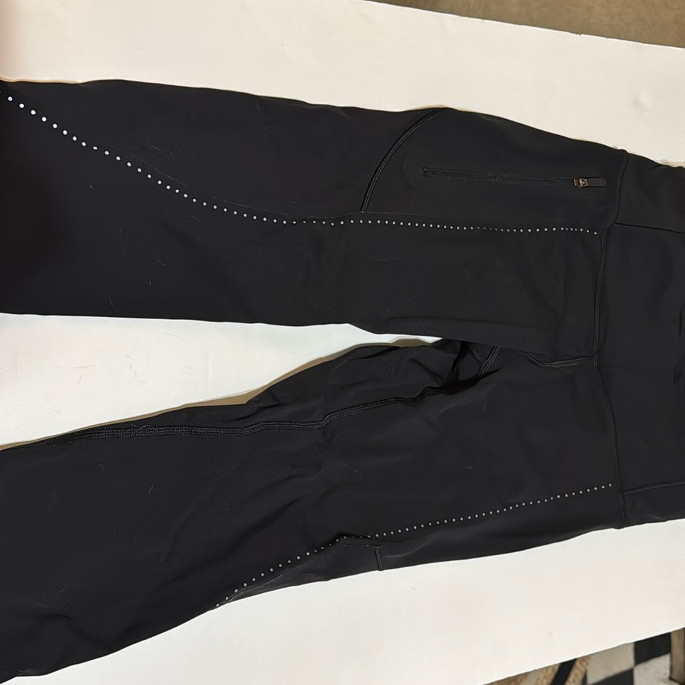 Lulu lemon cropped black leggings. Only worn a couple of times. Size 4.